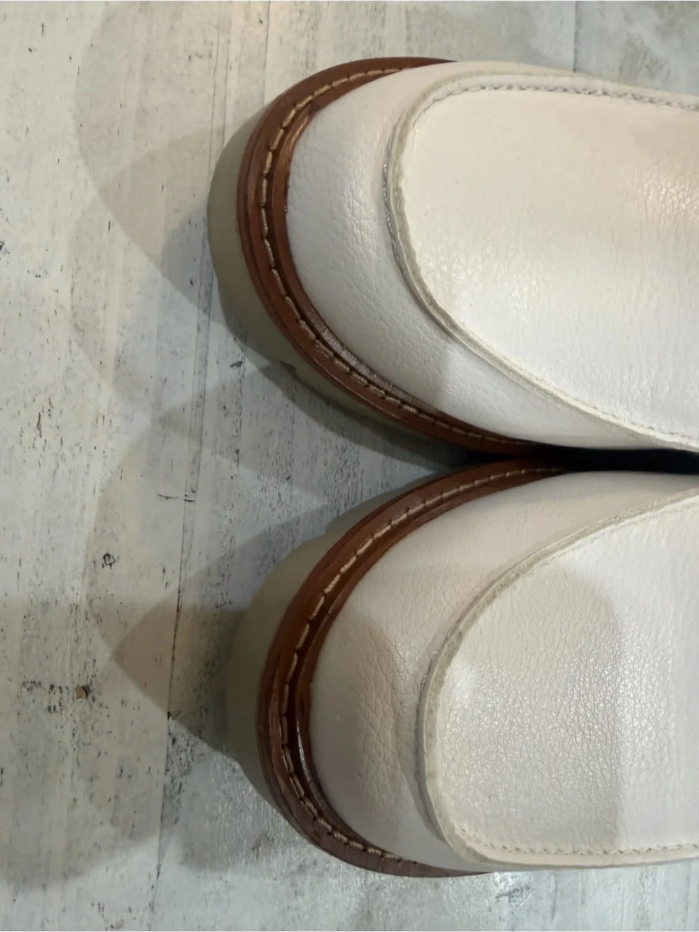 Anne Klein White Leather Loafers with Gold Hardware